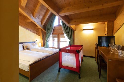 Postel nebo postele na pokoji v ubytování Hotel Enzo Moro