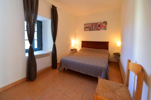 a bedroom with a bed and a window at GITE DES MOINES-Canelle in Canari