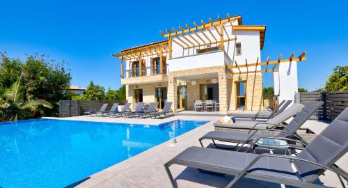 Beautiful villa with great outside space - Meo, Aphrodite Hills Resort