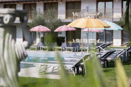 Residence Molino - Holiday Apartments tesisinde veya buraya yakın yüzme havuzu