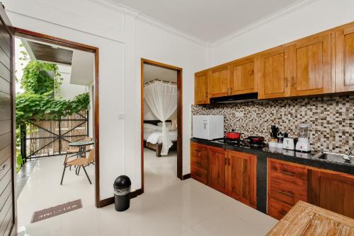 
A kitchen or kitchenette at Athanaya Apartment 2
