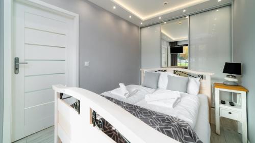 a bedroom with a bed and a sliding glass door at Triventi Mountain Residence, Sun & Snow in Karpacz