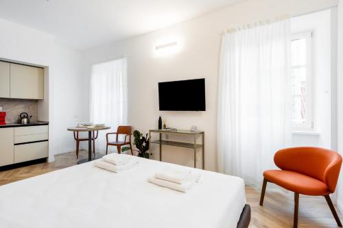 Postel nebo postele na pokoji v ubytování JOIVY Premium Apartments - Trieste Mazzini