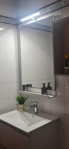 a bathroom with a sink and a mirror at La Bodega in Fuencaliente de la Palma