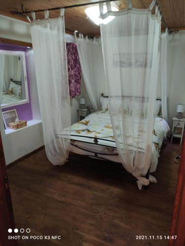 Un pat sau paturi într-o cameră la Guest House Waterfall