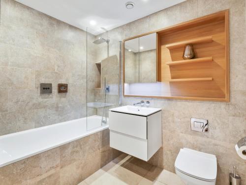 Southwark by Q Apartments tesisinde bir banyo