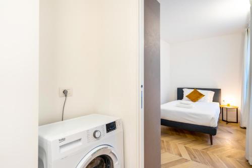 Postel nebo postele na pokoji v ubytování JOIVY Premium Apartments - Trieste Mazzini