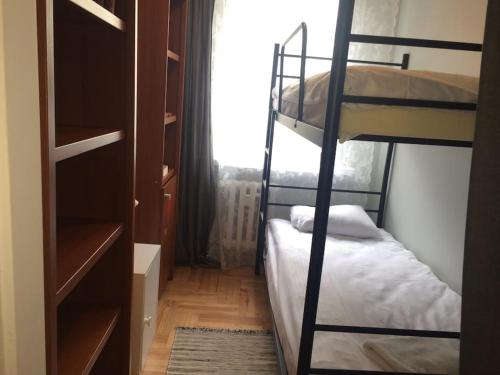 Poschodová posteľ alebo postele v izbe v ubytovaní 57 Łobzowska bright apartment