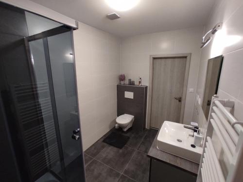 Un baño de APARTMÁNY BYTČA