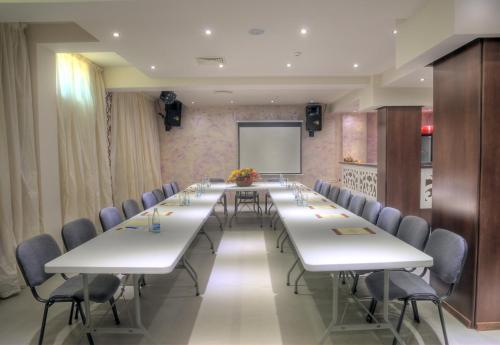 a conference room with a long table and chairs at Hotel Iva & Elena in Pamporovo