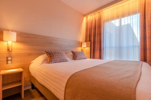Ένα ή περισσότερα κρεβάτια σε δωμάτιο στο Hôtel L'Empreinte