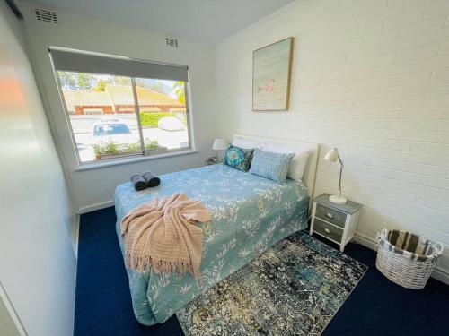 a small bedroom with a bed and a window at TOP LOCATION CONVENIENT QUIET WIFI NETFLIX WINE in Perth