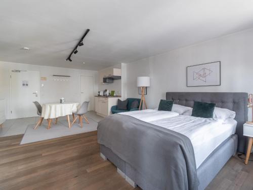 a bedroom with a large bed and a table at limehome Montabaur Kirchstraße in Montabaur