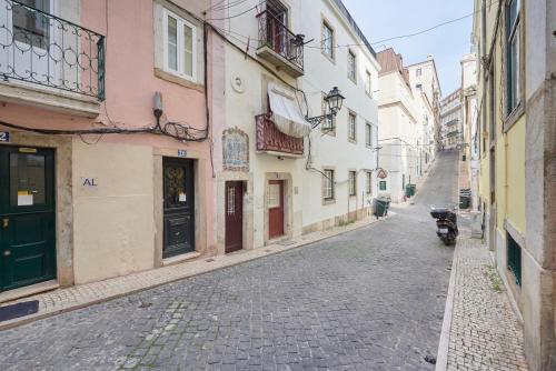 Fantastic Apartment with balcony in Bica