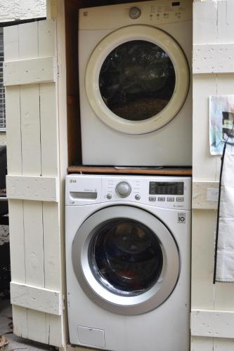 a washer and dryer in a house at MAILAN HALE II in Kailua-Kona