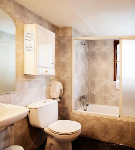 Ένα μπάνιο στο Hostal Musunzar