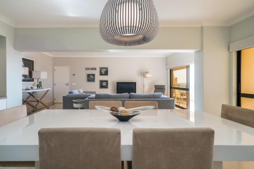 Marina Mar 'Penthouse' by SAPvillas