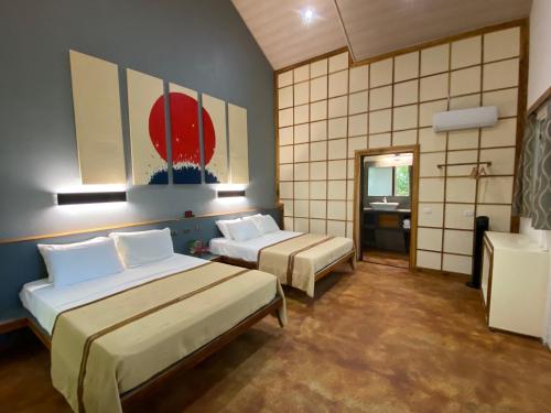 a hotel room with two beds and a bathroom at Mundo Milo Eco Lodge in Playa Junquillal