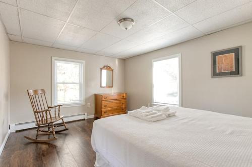 A bed or beds in a room at Morgan's Millhouse (Front)