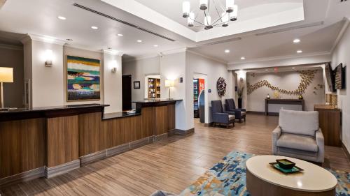 a lobby with a waiting area and a waiting room at Garner Hotel Longview South by IHG in Longview