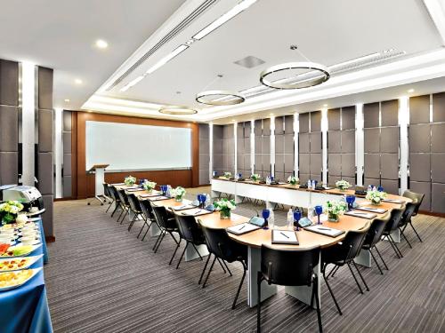 Бизнес-центр и/или конференц-зал в Centre Point Sukhumvit 10