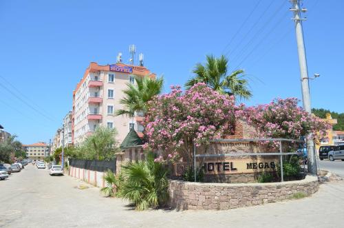 アイワルクにあるMegas Hotelのギャラリーの写真