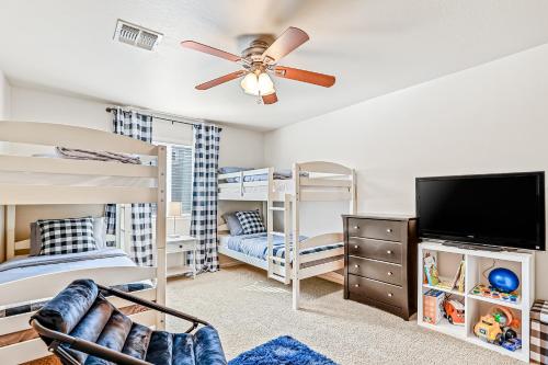 a bedroom with bunk beds and a flat screen tv at Desert Love in Flagstaff