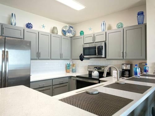 Calypso 3-2303 Penthouse Level w/ Incredible View! photo 16