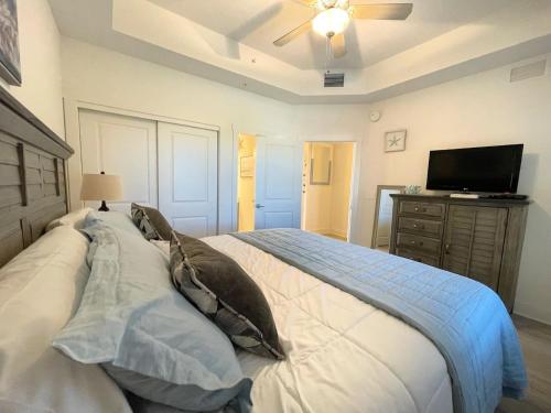 Calypso 3-2303 Penthouse Level w/ Incredible View! photo 9
