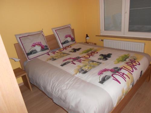 Ένα ή περισσότερα κρεβάτια σε δωμάτιο στο Gite de la Rhosnes