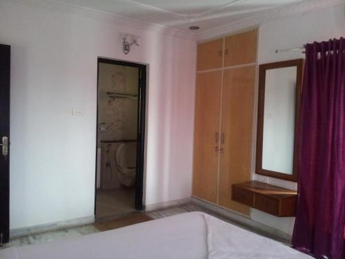 Cama o camas de una habitación en Roshini Serviced Apartments
