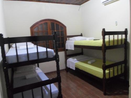 Poschodová posteľ alebo postele v izbe v ubytovaní Pousada Laura / Ziza