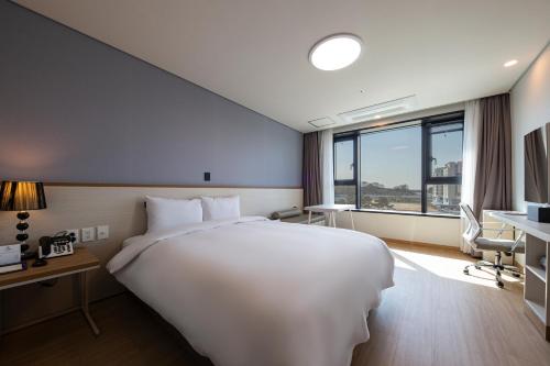 Gallery image of SureStay Plus Hotel by Best Western Asan in Asan