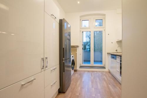 Foto Tolstov Apartments - 1 or 3 Room Apartments - 20 Min Messe DUS and Old Town DUS 6