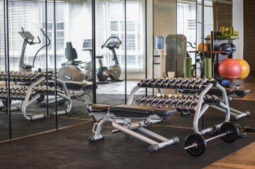 Fitness centrum a/nebo fitness zařízení v ubytování Lanson Place Bukit Ceylon
