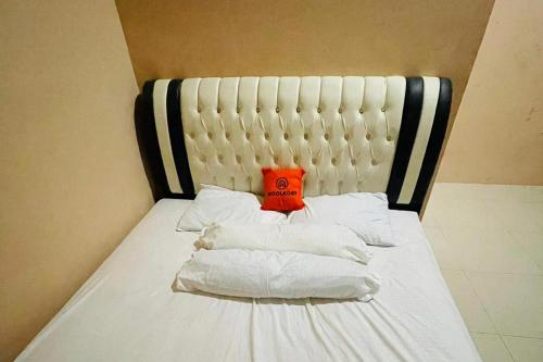 เตียงในห้องที่ KoolKost @ Jalan Polonia Medan (Minimum Stay 6 Nights)