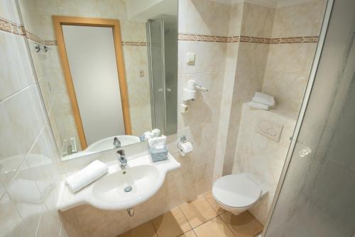 Een badkamer bij Hotel Weinhof