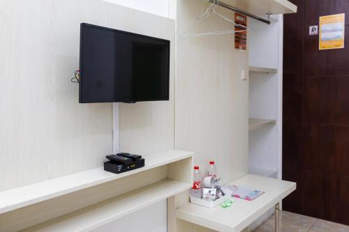 a flat screen tv hanging on a wall at Batuque Town Villa 2 in Batu
