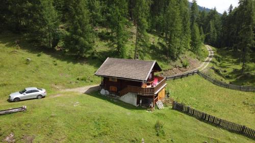 Letecký snímek ubytování Ferienhütte Ortnerkasa