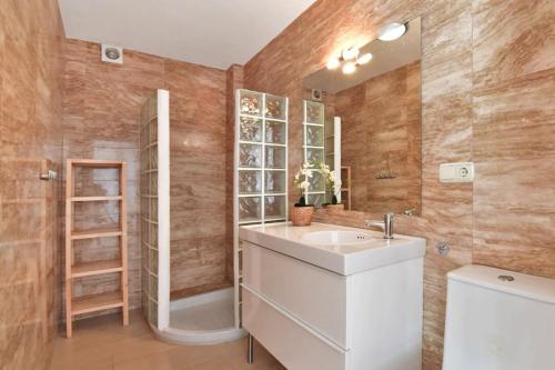 a bathroom with a sink and a mirror at Casa Afrodite in Almuñécar