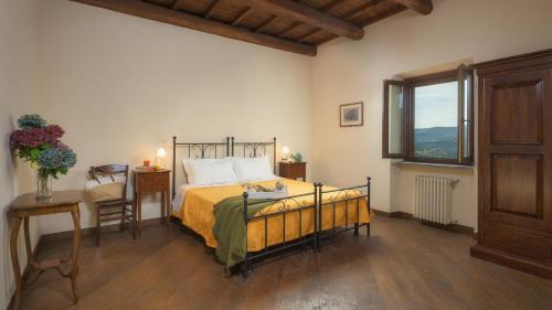 a bedroom with a bed and a window at Casale del Castagneto 8, Emma Villas in Santa Fiora