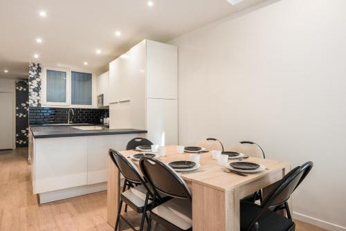 Spacious apartment-2BR-4P-Boulevard Saint-Germain