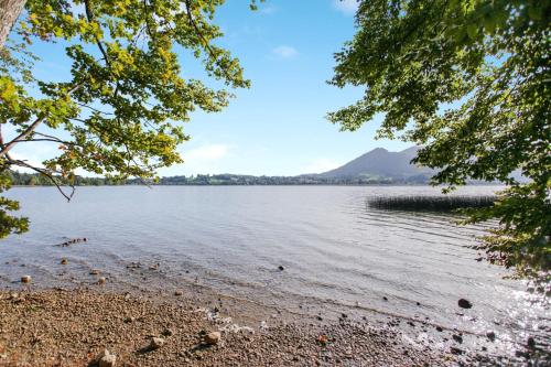a view of a lake with a mountain in the background at Ferienwohnung Guffertblick in Jachenau