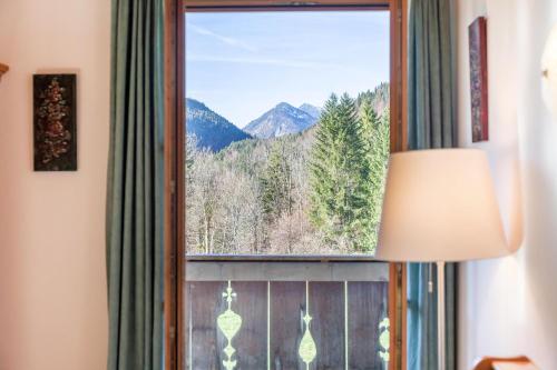 a window with a view of a mountain at Ferienwohnung Karwendelblick in Jachenau