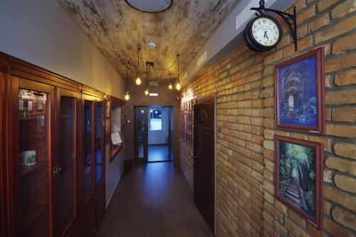 KlevanʼにあるHotel Tunnel of Loveのギャラリーの写真
