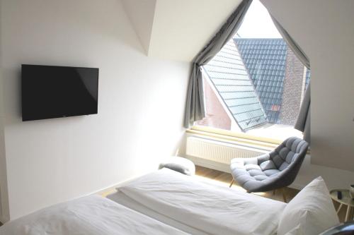 Giường trong phòng chung tại Sommerloft Norderney Ferienhaus