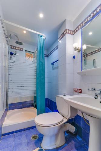a bathroom with a toilet and a sink and a shower at Villa Laguna in Vourvourou