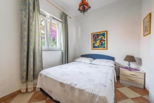 Posteľ alebo postele v izbe v ubytovaní Apartment in Okrug Gornji with sea view, terrace, air conditioning, WiFi 5046-2