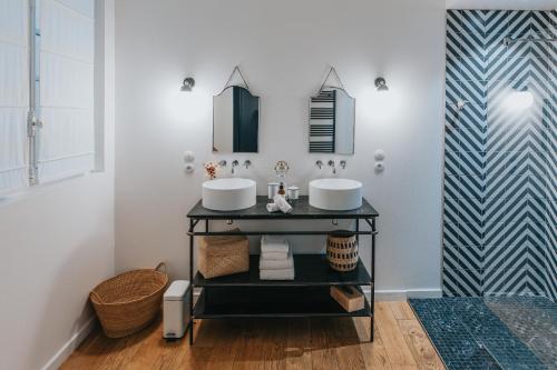 a bathroom with a sink and a mirror at Maison Fernand B&B in Bordeaux