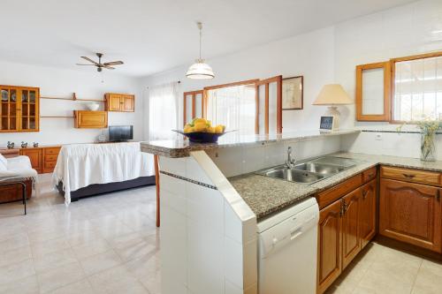 a kitchen with a sink and a counter top at Casa para familias en Ibiza in San Antonio Bay